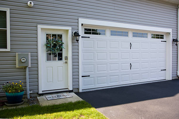 24/7 Emergency Garage Door Panel Replacement experts in Palmetto Estates, FL